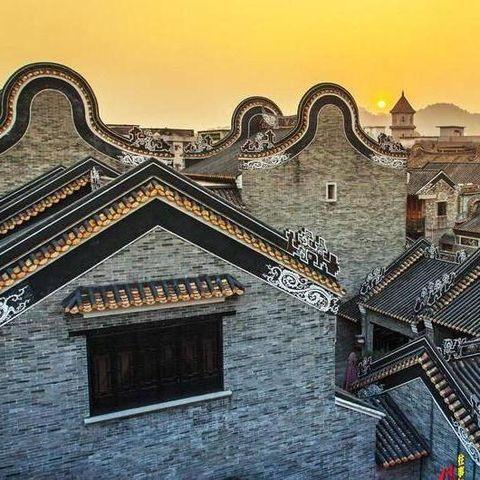有人说“同学聚会，穷的不去，去的不穷”你认同吗？游戏画面